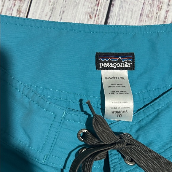 Patagonia Women's Teal Green Athletic Shorts - Picture 3 of 5